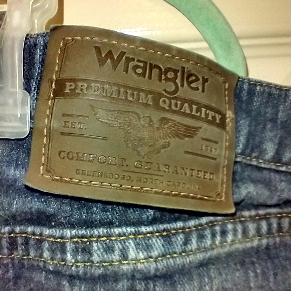 Wrangler Relaxed Fit Blue Medium Wash Denim Jeans Men's sz 46x30 - Picture 6 of 7